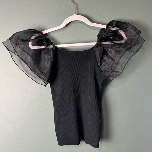 Black top with sheer butterfly sleeves - Picture 3 of 4